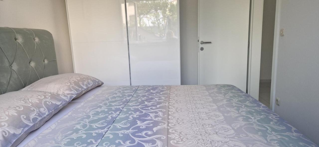 Apartmani Assa Krk Krk Town Buitenkant foto